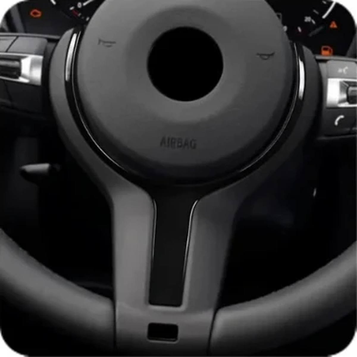 Lenkrad Zierblende M-Sport passend für BMW 1er / 2er / 3er / 4er / 5er / X5 / X6 F06 F10 F12 F13 – Einbau am Fahrzeug 1