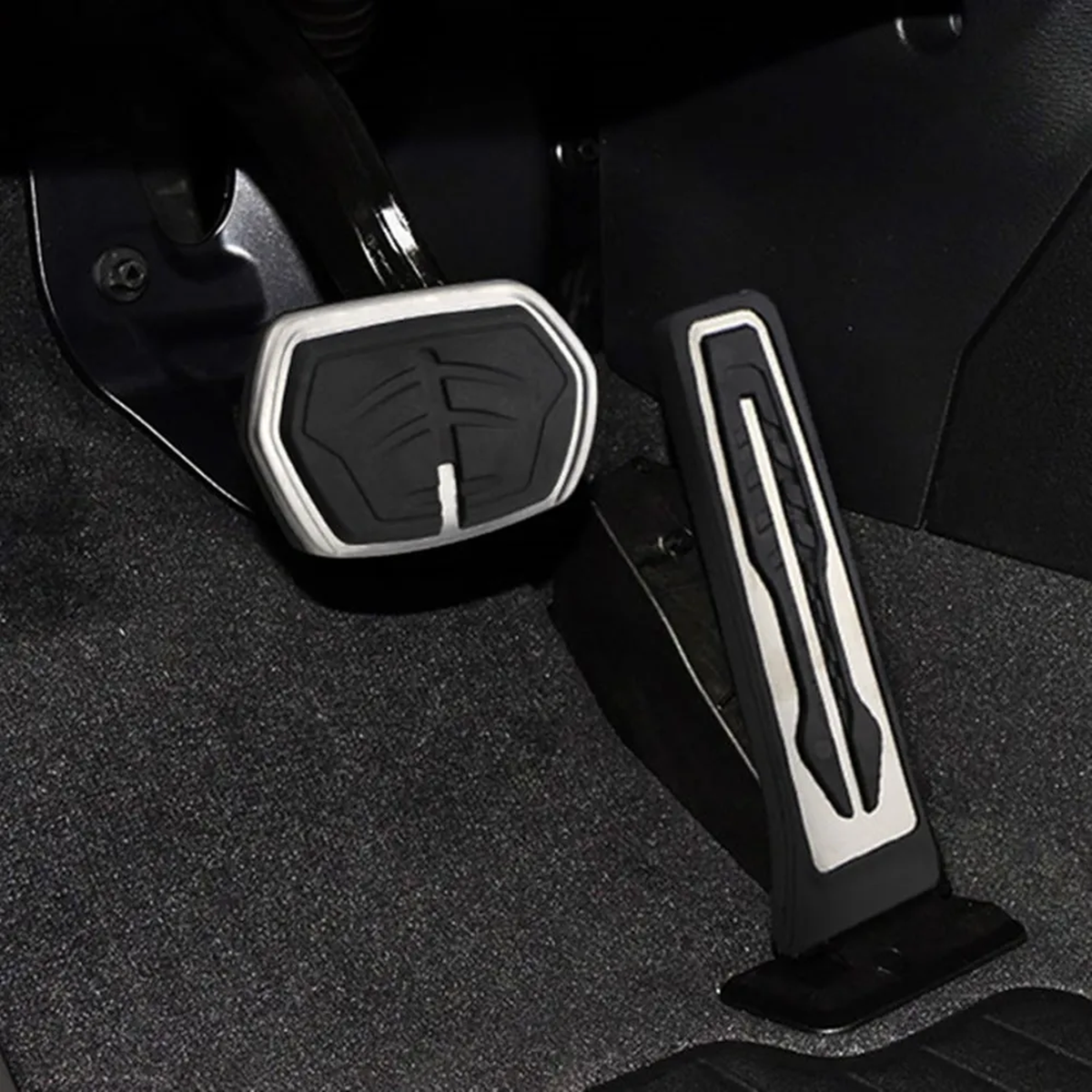 Pedalauflagen Set Automatik passend für BMW 1er / 2er / X1 / X2 F39 F40 F45 F46 – Einbau am Fahrzeug 2