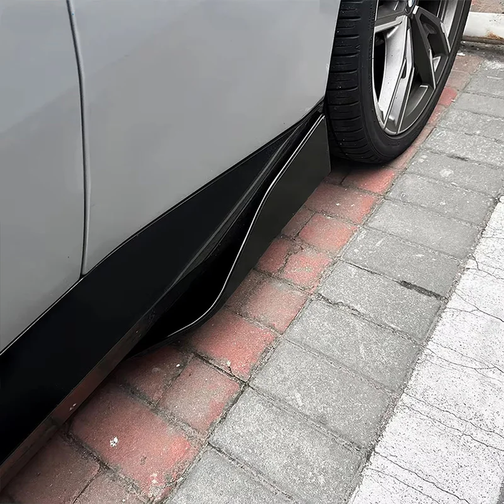 Seitenschweller Spoiler Ansatz passend für BMW 2er G42 – Einbau am Fahrzeug 3