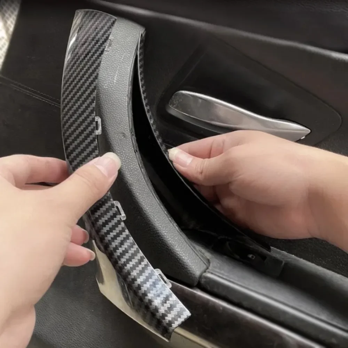 Türgriff Armauflage Abdeckung passend für BMW 3er E90 E91 E92 – Einbau am Fahrzeug 2