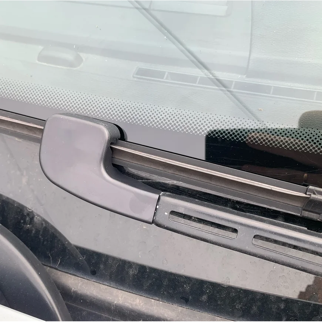 Wischerarm Abdeckkappe passend für BMW 3er E90 E92 E93 – Einbau am Fahrzeug 1